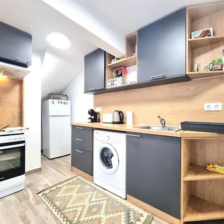 Apolonia - For 5 People